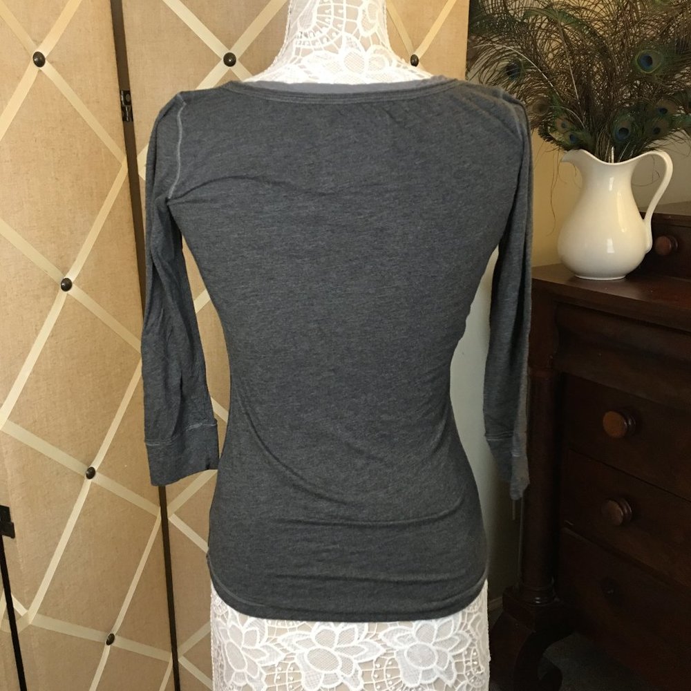 Hollister Quarter Length Shirt - Picture 2 of 9